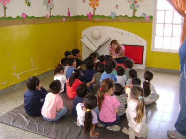 Una investigación revela que docentes del nivel inicial naturalizan el daño vocal