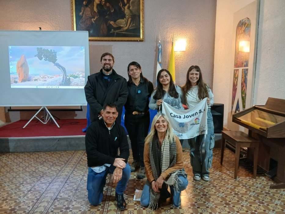 El compromiso social universitario reunió a alumnos y docentes en un conversatorio (12)