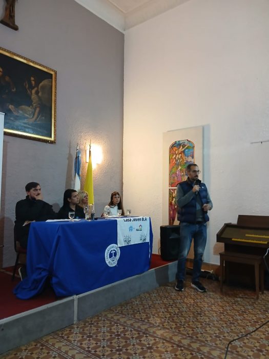 El compromiso social universitario reunió a alumnos y docentes en un conversatorio (2)
