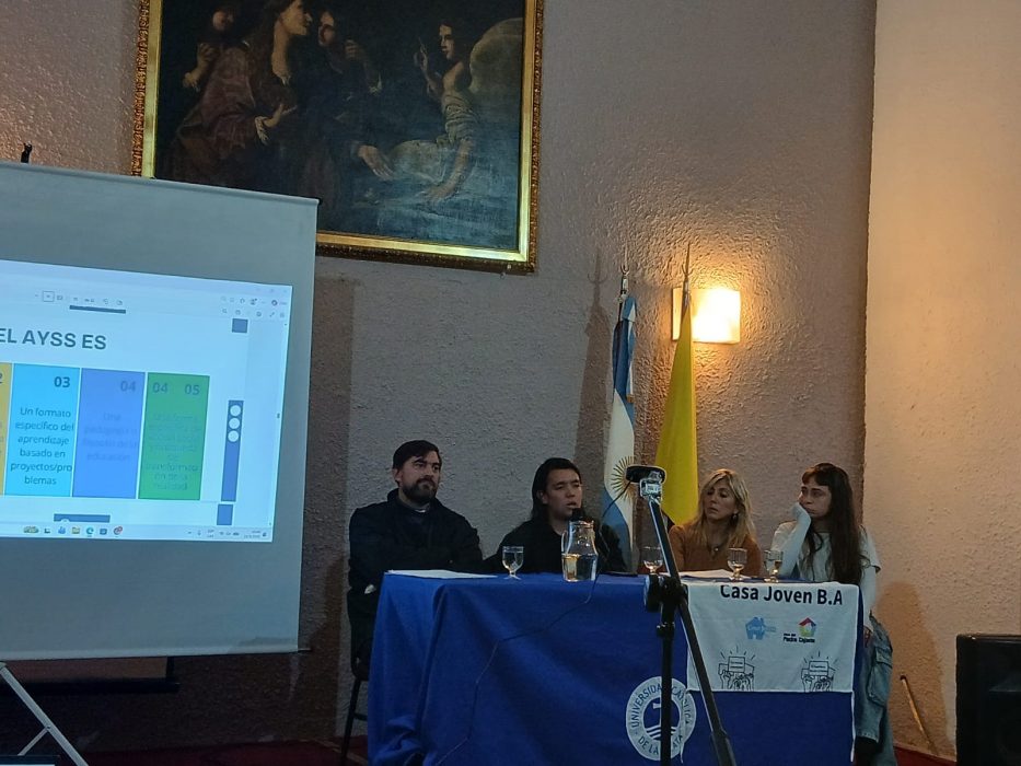 El compromiso social universitario reunió a alumnos y docentes en un conversatorio (3)