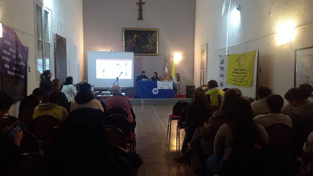 El compromiso social universitario reunió a alumnos y docentes en un conversatorio (6)
