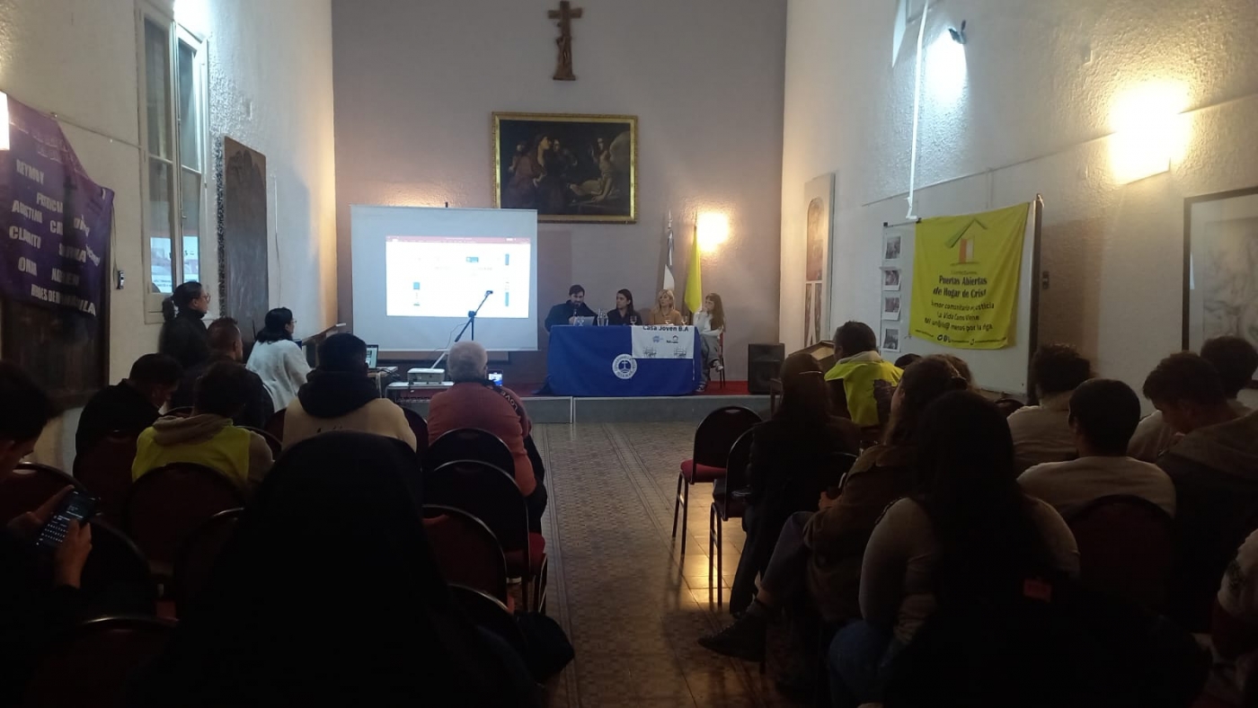 El compromiso social universitario reunió a alumnos y docentes en un conversatorio (6)