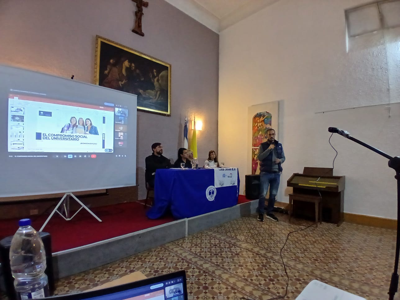 El compromiso social universitario reunió a alumnos y docentes en un conversatorio