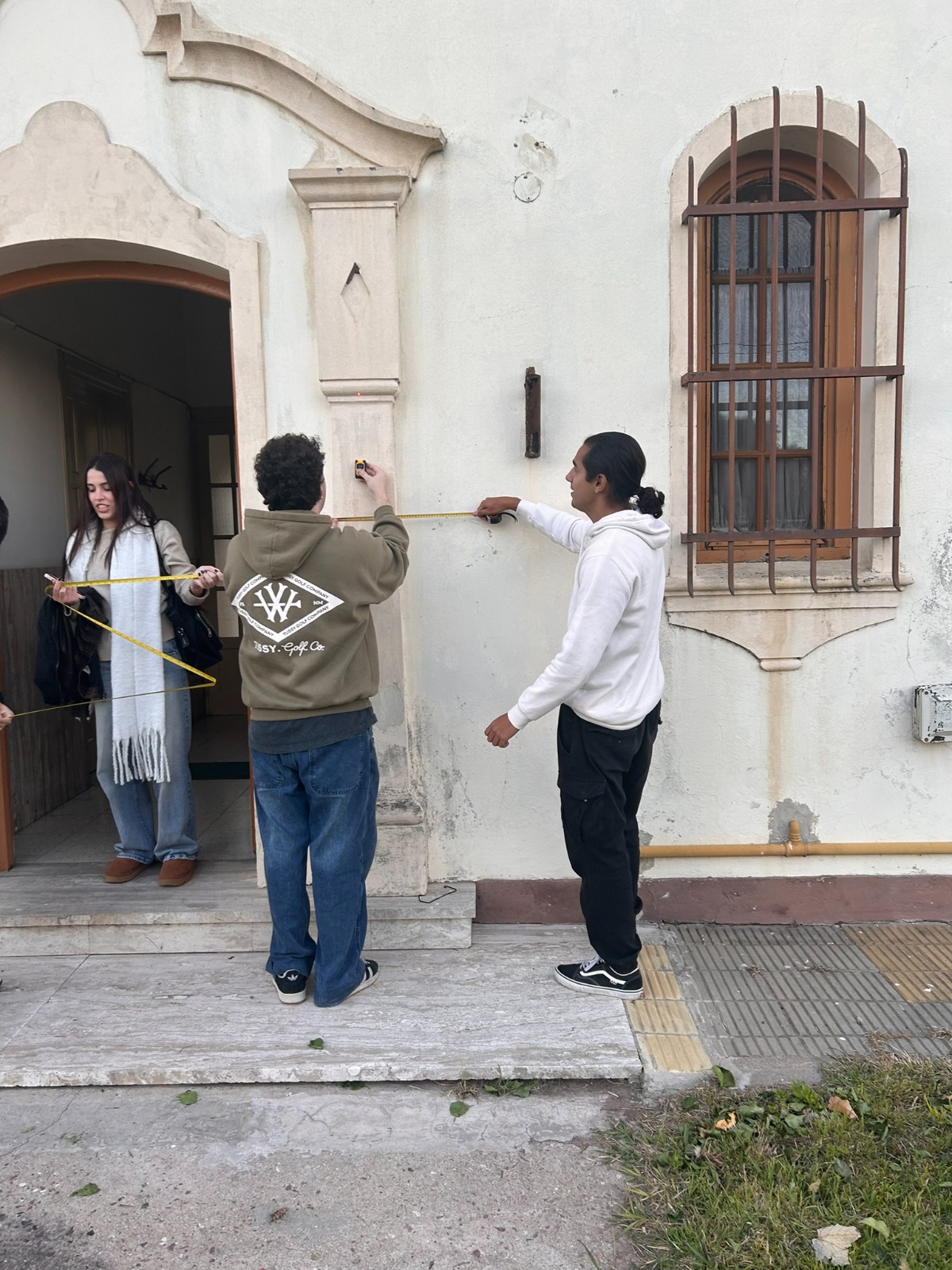 Estudiantes de la cátedra de Arquitectura Sacra (Bernal), relevan y documentan edificios religiosos en Quilmes