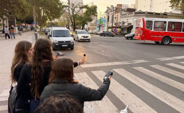 Fonoaudiólogos detectaron exceso de ruido en Plaza Malvinas con picos de 97 decibeles