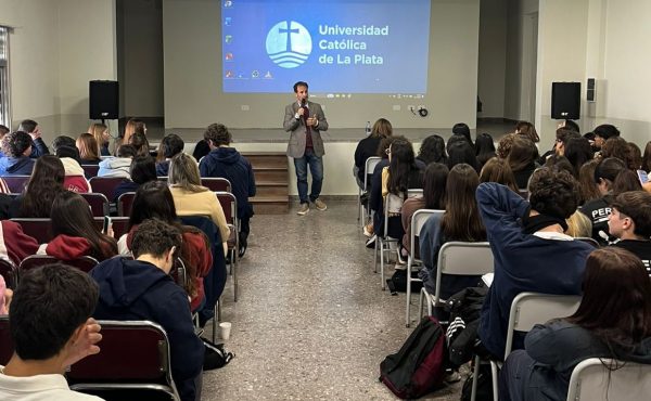 Camino al Modelo ONU: capacitaron a estudiantes de los colegios