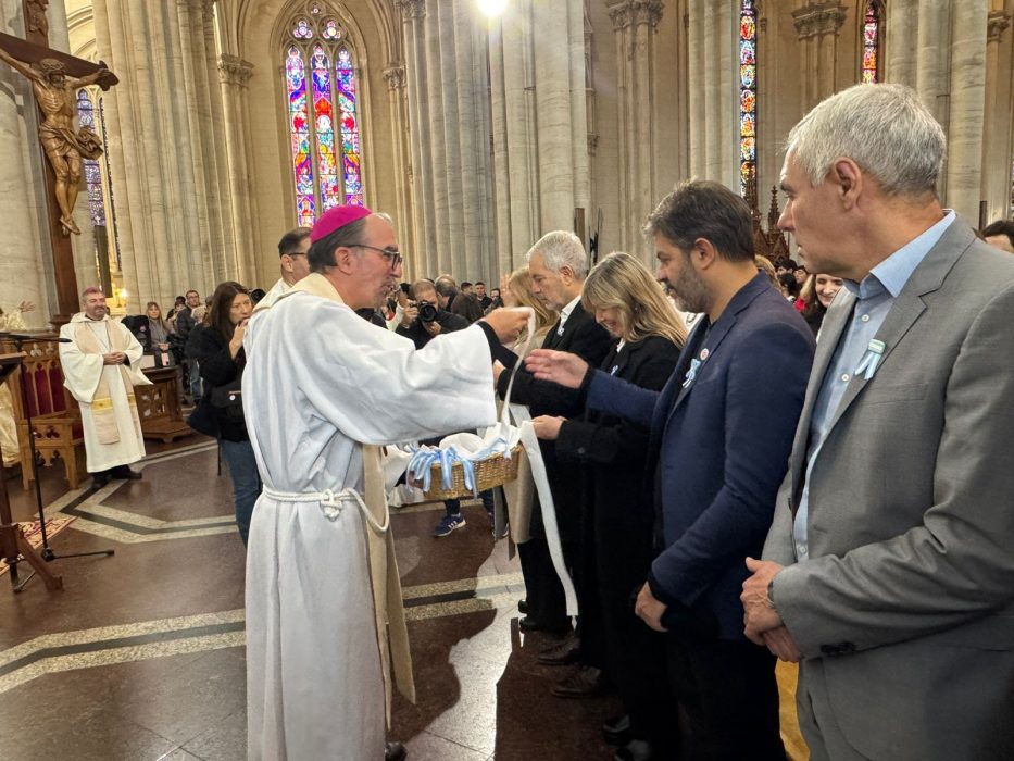 El arzobispo Carrara presidió el Tedeum en la Catedral por la celebración patria