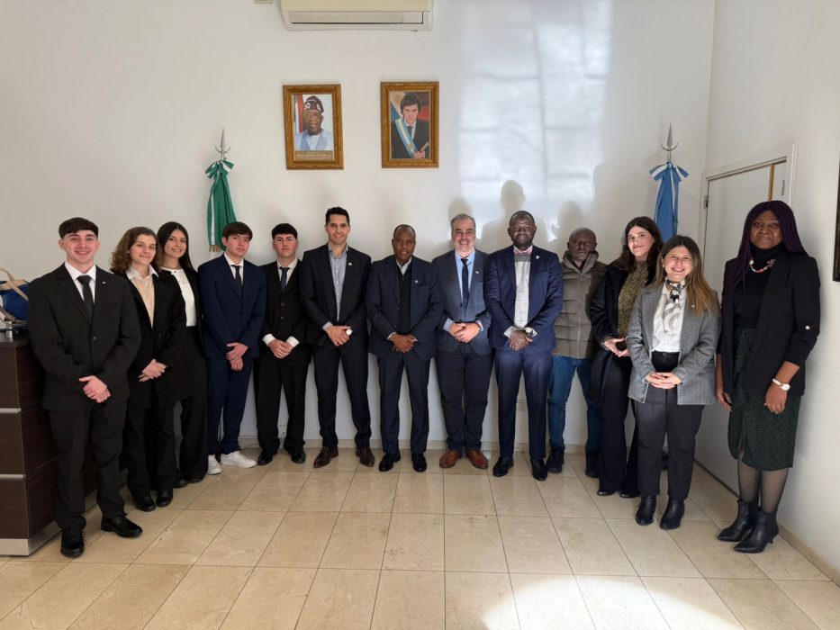 Alumnos de Ciencia Política visitaron la Embajada de Nigeria