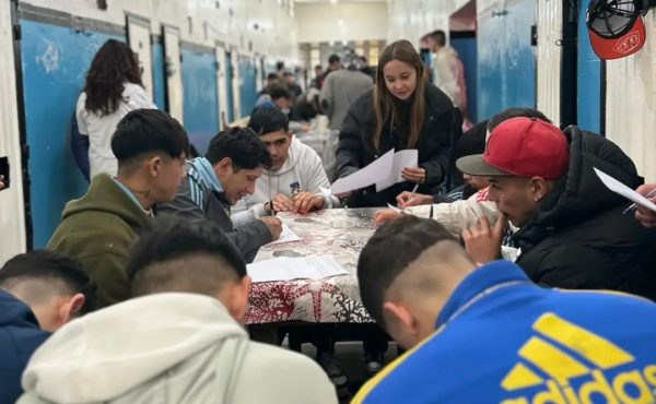 Lectoescritura y expresión en un proyecto literario en contexto de encierro