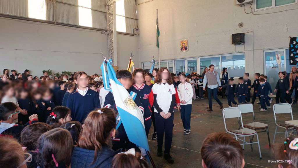 Estudiantes del Estrada realizaron su promesa de lealtad a la bandera Argentina