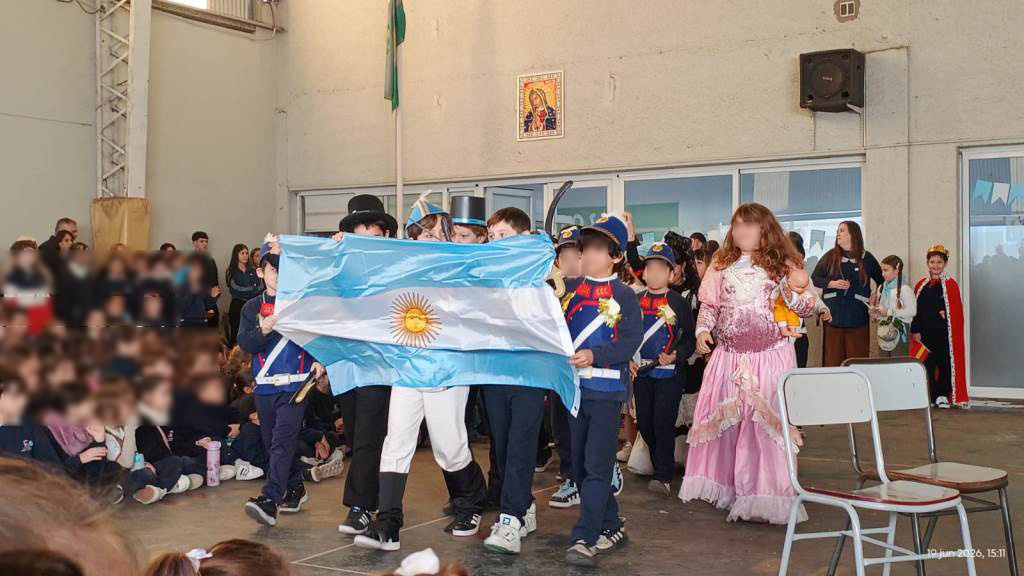 Estudiantes del Estrada realizaron su promesa de lealtad a la bandera Argentina