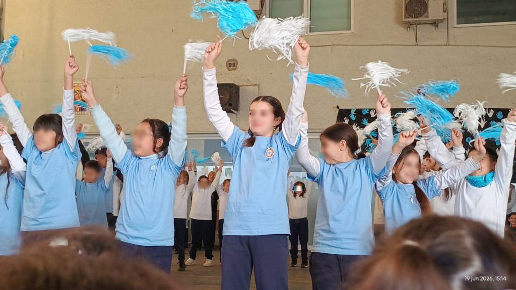 Estudiantes del Estrada realizaron su promesa de lealtad a la bandera Argentina
