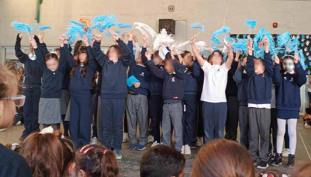 Estudiantes del Estrada realizaron su promesa de lealtad a la bandera Argentina