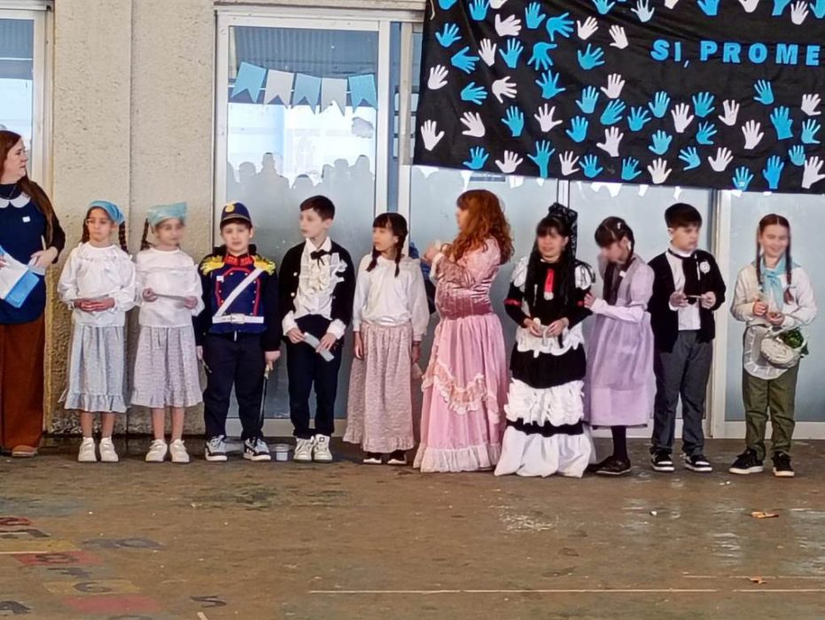 Estudiantes del Estrada realizaron su promesa de lealtad a la bandera Argentina (4)