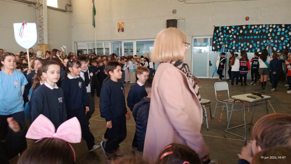 Estudiantes del Estrada realizaron su promesa de lealtad a la bandera Argentina