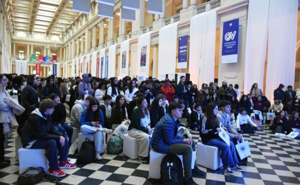 Miles de estudiantes vivieron la Expo UCALP 2026 en el Pasaje Dardo Rocha