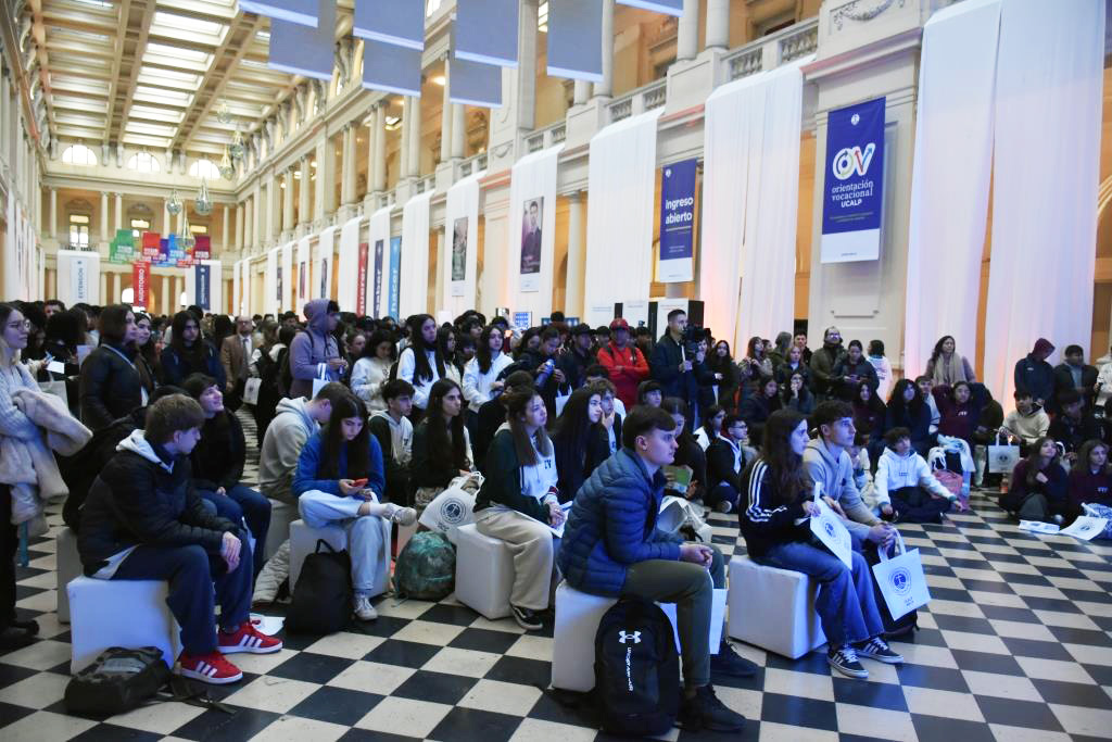 Miles de estudiantes vivieron la Expo UCALP 2026 en el Pasaje Dardo Rocha