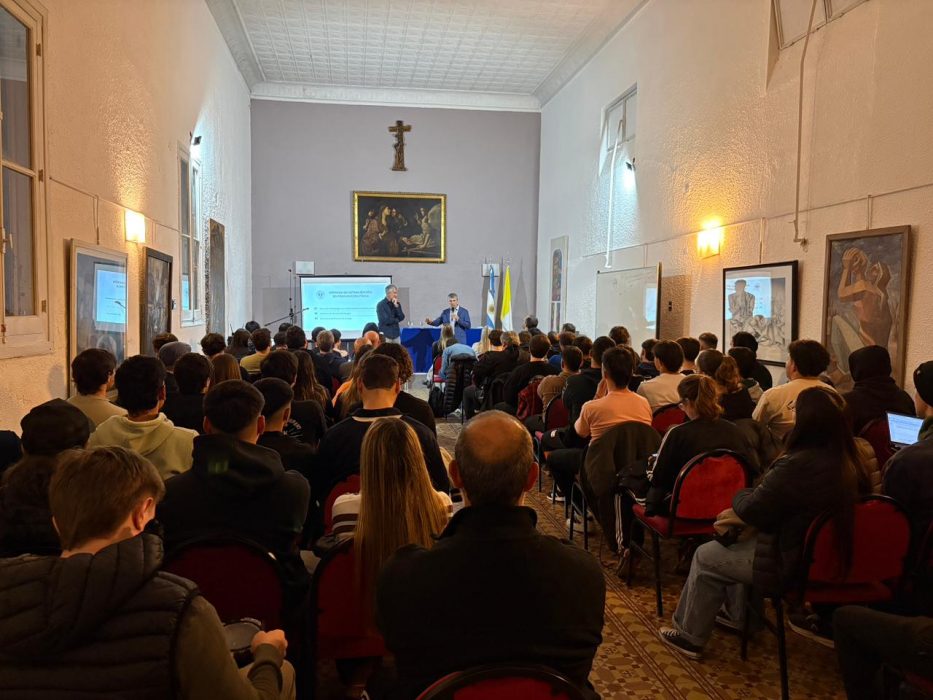 Charla sobre periodismo, oficio y vida en Humanidades
