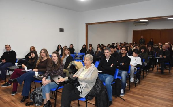 Periodistas y comunicadores debatieron sobre la IA en el ejercicio profesional