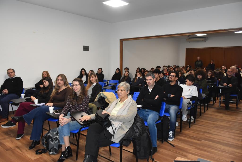 Periodistas y comunicadores debatieron sobre la IA en el ejercicio profesional