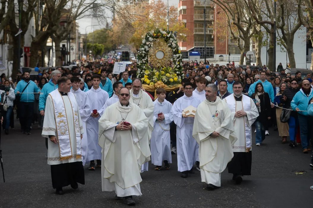 Solemnidad del Corpus Christi: pasar por el corazón la procesión