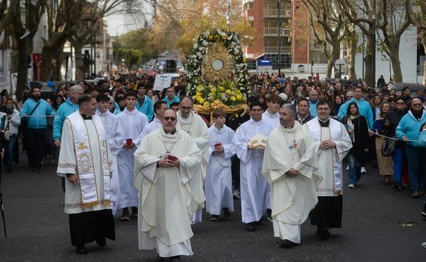 Solemnidad del Corpus Christi: pasar por el corazón la procesión