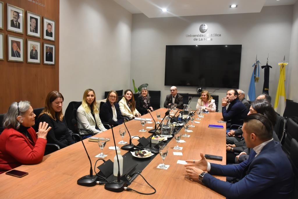 La UCALP y la Provincia firmaron un convenio para impulsar las viviendas intergeneracionales en La Plata