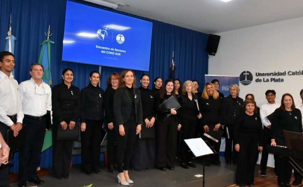 El coro presenta su música en el Museo y busca nuevas voces masculinas