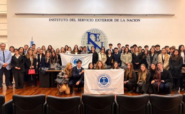 Alumnos de Ciencia Política y Relaciones Internacionales visitaron el ISEN