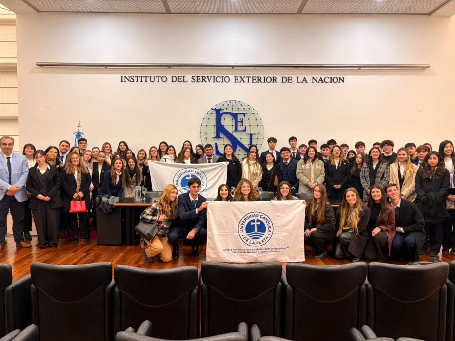 Alumnos de Ciencia Política y Relaciones Internacionales visitaron el ISEN