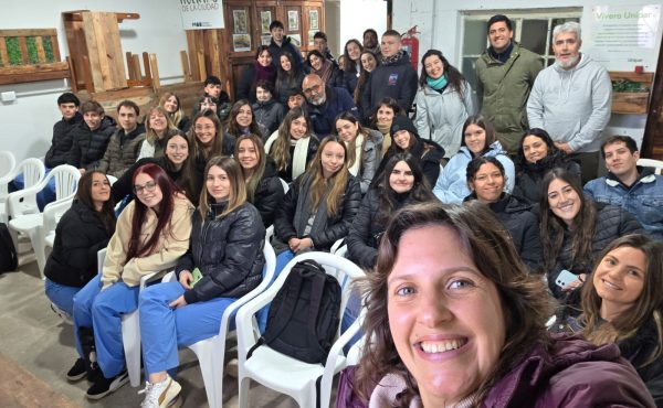Alumnos de Nutrición (sede Bahía Blanca) conocieron el programa municipal “Huertas de la Ciudad”