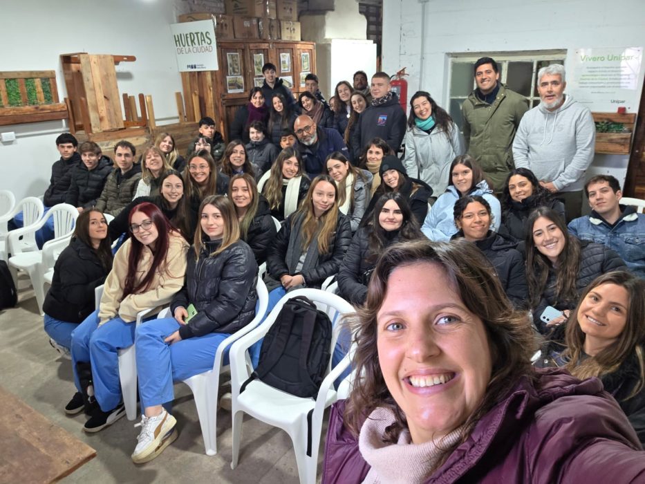Alumnos de Nutrición (sede Bahía Blanca) conocieron el programa municipal “Huertas de la Ciudad”