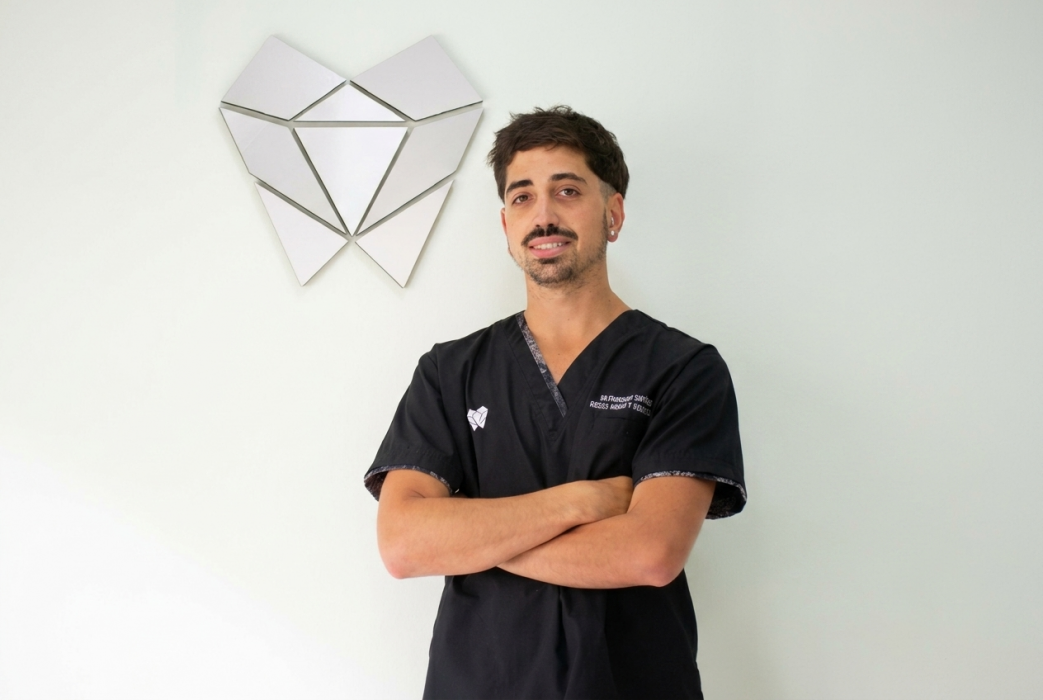 Graduado impulsa una atención odontológica integral para personas con discapacidad y pacientes de riesgo
