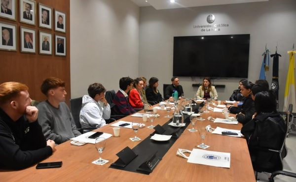 Estudiantes internacionales se sumaron a las actividades de Extensión y recorrieron el Centro Santa Clara de Asís
