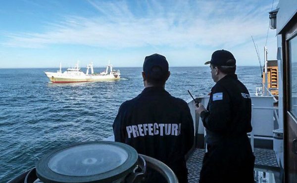 Conversatorio para analizar la depredación de recursos marinos en el Atlántico Sur