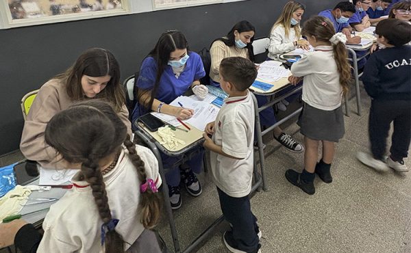 Alumnos de Odontología realizan controles de salud bucal en colegios de la UCALP