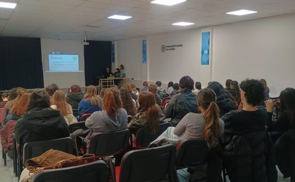 Conversatorio y distinciones en la Sede Bahía Blanca por el Día del Criminalista