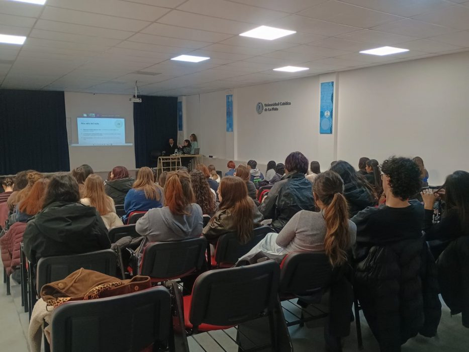Conversatorio y distinciones en la Sede Bahía Blanca por el Día del Criminalista