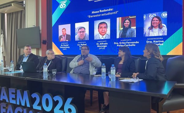 La Universidad expuso sobre bienestar estudiantil en el Congreso de Educación Médica