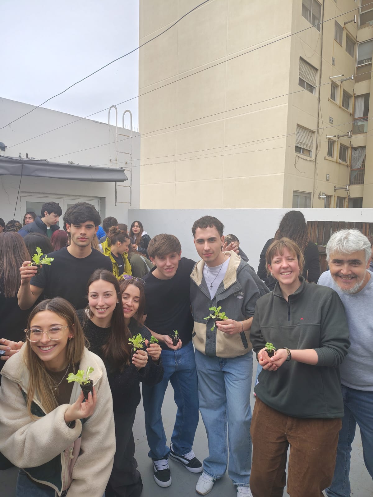 La Sede Bahía Blanca realizó el resembrado de su huerta