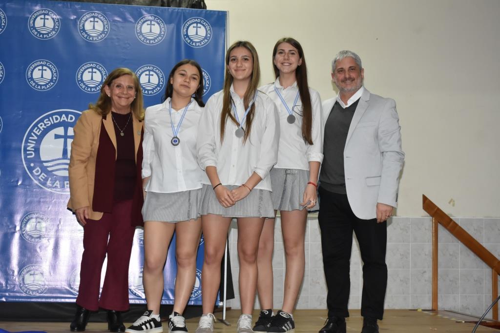 La UCALP reconoció la excelencia de sus estudiantes, abanderados y deportistas 