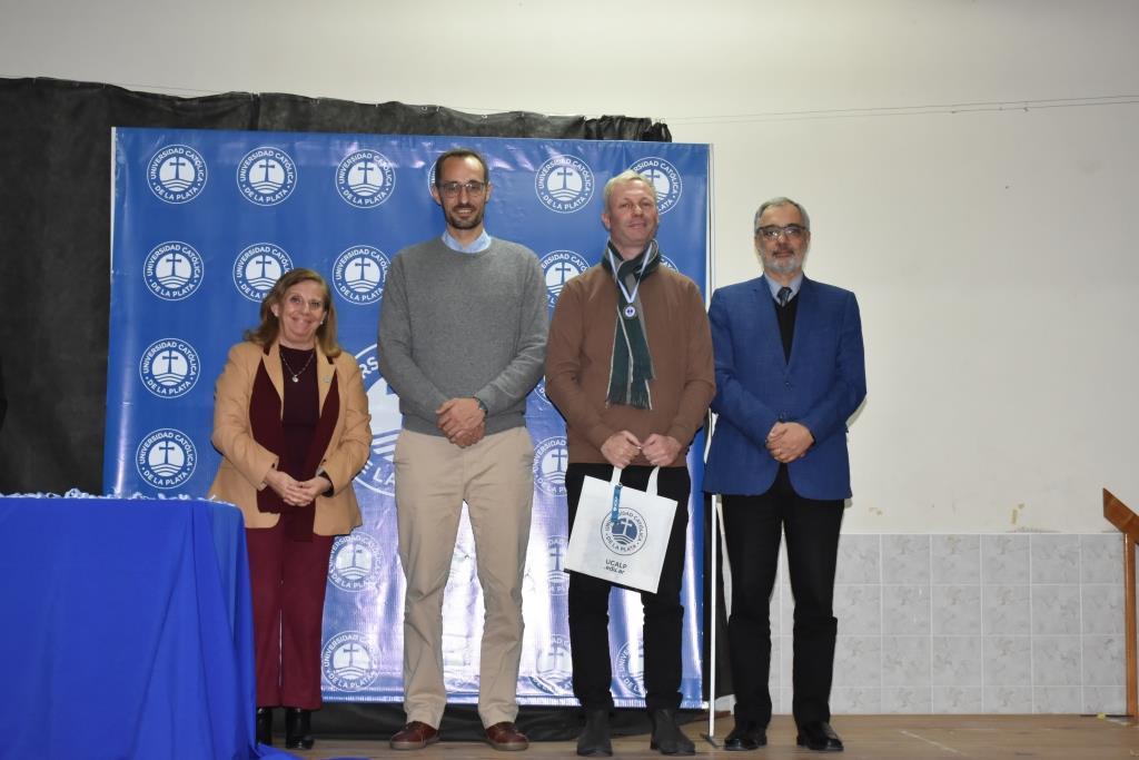La UCALP reconoció la excelencia de sus estudiantes, abanderados y deportistas 