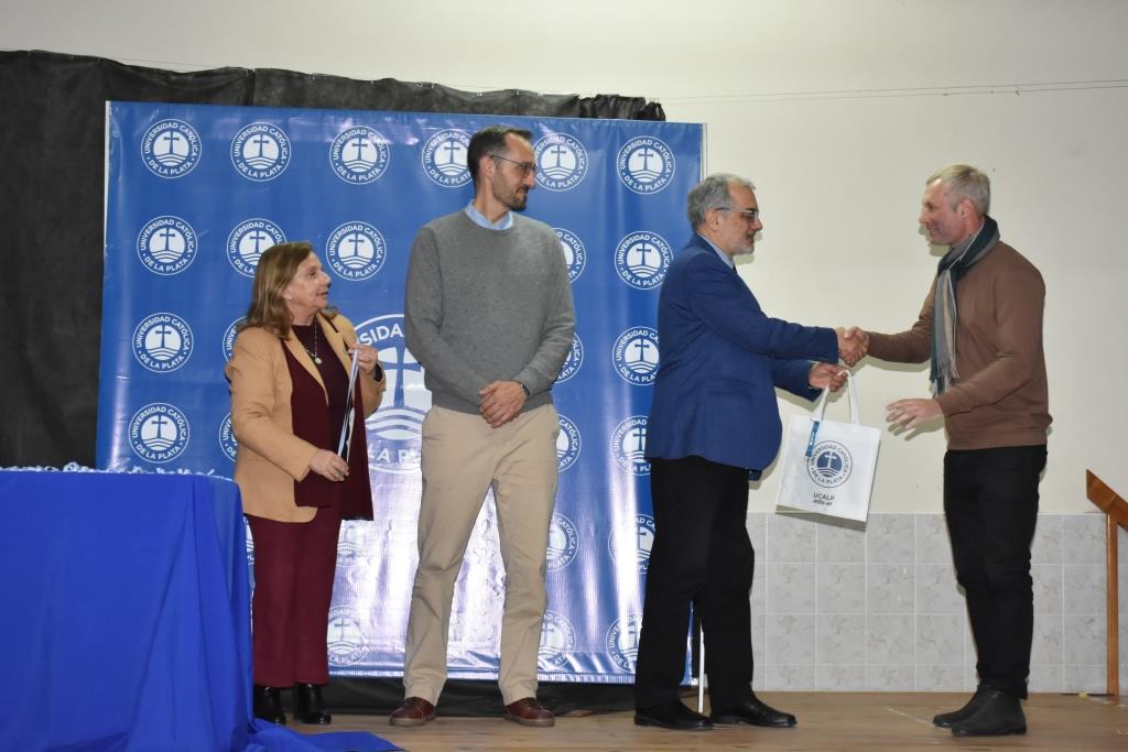 La UCALP reconoció la excelencia de sus estudiantes, abanderados y deportistas 