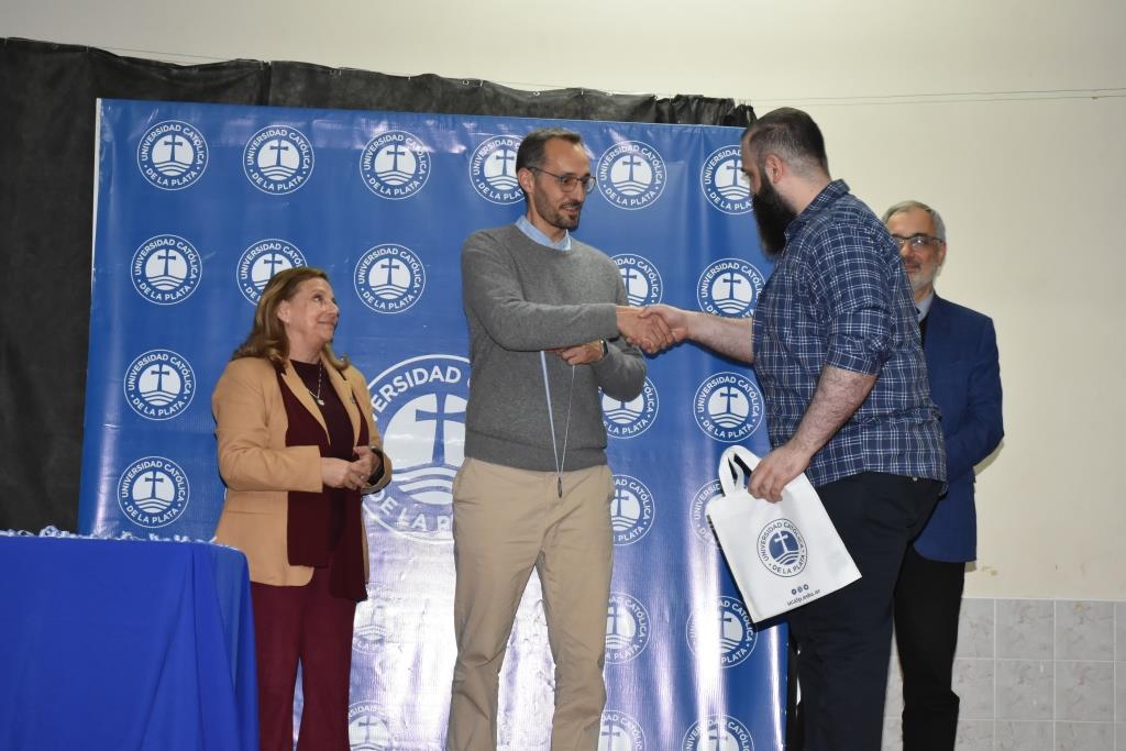 La UCALP reconoció la excelencia de sus estudiantes, abanderados y deportistas 