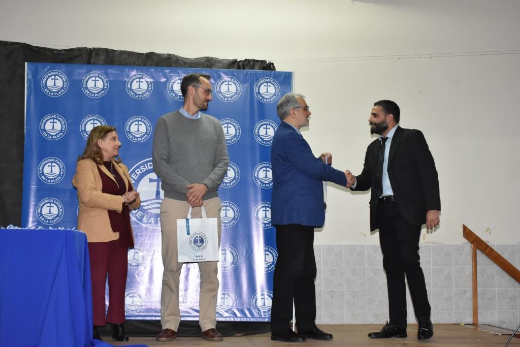 La UCALP reconoció la excelencia de sus estudiantes, abanderados y deportistas 