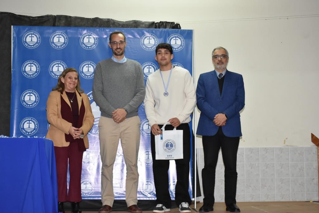 La UCALP reconoció la excelencia de sus estudiantes, abanderados y deportistas 