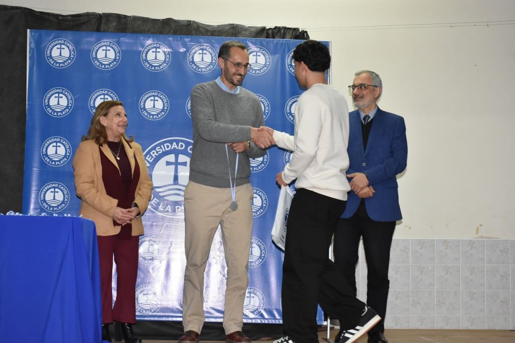 La UCALP reconoció la excelencia de sus estudiantes, abanderados y deportistas 