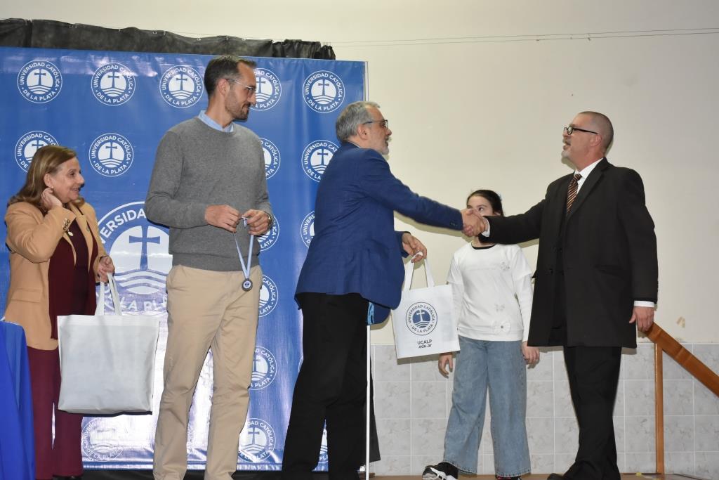 La UCALP reconoció la excelencia de sus estudiantes, abanderados y deportistas 