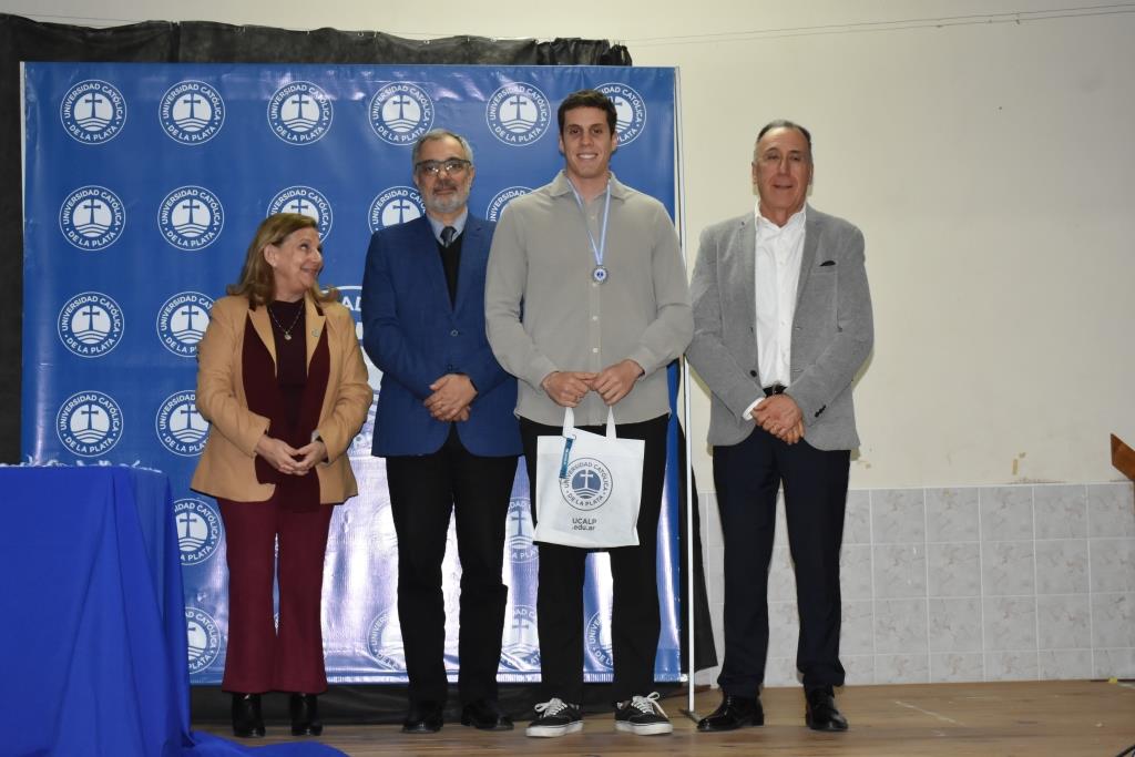 La UCALP reconoció la excelencia de sus estudiantes, abanderados y deportistas 