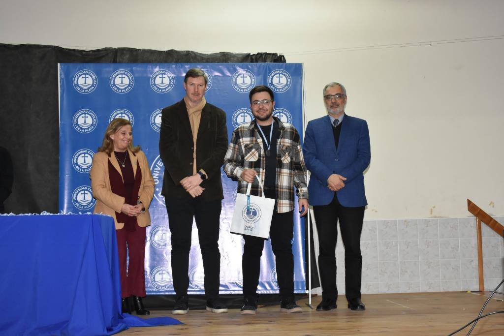 La UCALP reconoció la excelencia de sus estudiantes, abanderados y deportistas 